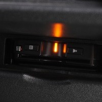 7098 平成29年式 ハイエース スーパーGL ダークプライム  2WD 2,000cc (ガソリン車)  2/5人乗車 9.5万km 車検:令和9年4月24日のサムネイル