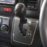 7098 平成29年式 ハイエース スーパーGL ダークプライム  2WD 2,000cc (ガソリン車)  2/5人乗車 9.5万km 車検:令和9年4月24日のサムネイル