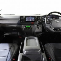 7098 平成29年式 ハイエース スーパーGL ダークプライム  2WD 2,000cc (ガソリン車)  2/5人乗車 9.5万km 車検:令和9年4月24日のサムネイル