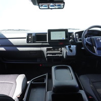 6641　オリジナルPKG　ハイエース　ワゴン　グランドキャビン　2WD　2700cc　ガソリン車　10人乗りのサムネイル