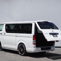 6927　オリジナルPKG　ハイエース　スーパーGL　ダークプライムⅡ　2WD　2000cc　ガソリン車　5人乗りのサムネイル
