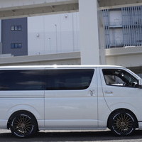 6927　オリジナルPKG　ハイエース　スーパーGL　ダークプライムⅡ　2WD　2000cc　ガソリン車　5人乗りのサムネイル