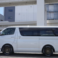 6927　オリジナルPKG　ハイエース　スーパーGL　ダークプライムⅡ　2WD　2000cc　ガソリン車　5人乗りのサムネイル