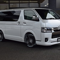 6926　9型ハイエースバン DARK PRIMEⅡ ガソリン車 2WD 2,000cc 2/5人乗りのサムネイル