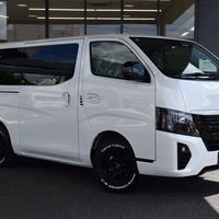 6017　登録済未使用車 令和8年式キャラバン グランドプレミアムGX 4WD 2,400cc (ディーゼル車) 5人乗車のサムネイル