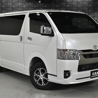 7099 令和7年式 ハイエース スーパーGL ダークプライムS  4WD 2,800cc (ディーゼル車)  2/5人乗車 0.7万km 車検:令和9年9月9日のサムネイル