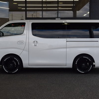 6005　登録済未使用車 令和8年式キャラバン グランドプレミアムGX 2WD 2,400cc (ディーゼル車) 5人乗車のサムネイル