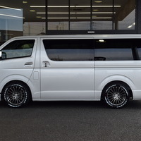6926　9型ハイエースバン DARK PRIMEⅡ ガソリン車 2WD 2,000cc 2/5人乗りのサムネイル