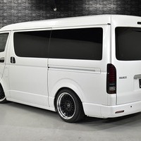 7057 平成24年式 ハイエース スーパーGL  2WD 3,000cc (ディーゼル車)  2/5人乗車 11万kmのサムネイル