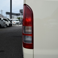 6354　8型ハイエースバン DX ガソリン車 2WD 2,000cc 3/6人乗りのサムネイル