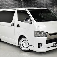 7098 平成29年式 ハイエース スーパーGL ダークプライム  2WD 2,000cc (ガソリン車)  2/5人乗車 9.5万km 車検:令和9年4月24日のサムネイル