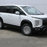 6453　【新車登録済み未使用車】改良後モデル 令和8年式 三菱 デリカD5 G-Power Package 8人 4WD 2,200㏄ ディーゼル車 走行距離14キロ 車検令和11年3月のサムネイル
