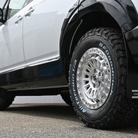 6453　【新車登録済み未使用車】改良後モデル 令和8年式 三菱 デリカD5 G-Power Package 8人 4WD 2,200㏄ ディーゼル車 走行距離14キロ 車検令和11年3月のサムネイル