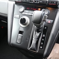 6453　【新車登録済み未使用車】改良後モデル 令和8年式 三菱 デリカD5 G-Power Package 8人 4WD 2,200㏄ ディーゼル車 走行距離14キロ 車検令和11年3月のサムネイル