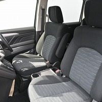 6453　【新車登録済み未使用車】改良後モデル 令和8年式 三菱 デリカD5 G-Power Package 8人 4WD 2,200㏄ ディーゼル車 走行距離14キロ 車検令和11年3月のサムネイル