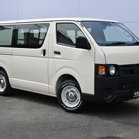 6345　【内装架装車クラシックギアDX】令和8年式 ハイエースバン DX 2WD 2,000㏄ ガソリン車 走行18キロのサムネイル