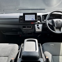 6993.令和8年式 9型ハイエースバン スーパーGL 2WD 2,800cc ディーゼル車 走行5キロ 新車未登録のサムネイル
