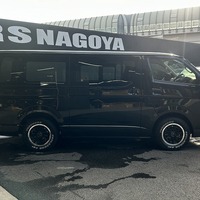 6813.令和8年式 ハイエースバン DX 2WD 2,800cc ディーゼル車 走行5キロ 新車未登録のサムネイル