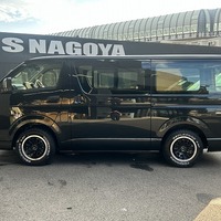 6813.令和8年式 ハイエースバン DX 2WD 2,800cc ディーゼル車 走行5キロ 新車未登録のサムネイル