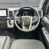 6813.令和8年式 ハイエースバン DX 2WD 2,800cc ディーゼル車 走行5キロ 新車未登録のサムネイル