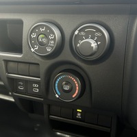6813.令和8年式 ハイエースバン DX 2WD 2,800cc ディーゼル車 走行5キロ 新車未登録のサムネイル