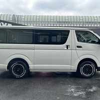 6173.令和8年式 ハイエースバン DX 2WD 2,000cc ガソリン車 走行7キロ 新車未登録のサムネイル
