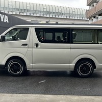 6173.令和8年式 ハイエースバン DX 2WD 2,000cc ガソリン車 走行7キロ 新車未登録のサムネイル