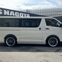 6808.令和8年式 ハイエースバン DX 2WD 2,800cc ディーゼル車 走行8キロ 新車未登録のサムネイル