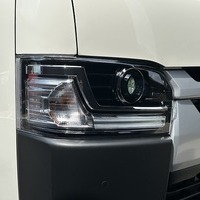 6808.令和8年式 ハイエースバン DX 2WD 2,800cc ディーゼル車 走行8キロ 新車未登録のサムネイル