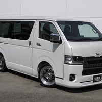 6930【新型】9型ハイエース スーパーGL ダークプライムⅡ 2WD 2,000cc (ガソリン車) 5人乗車 20kmのサムネイル