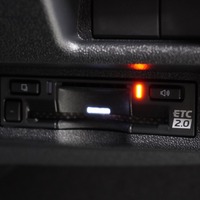6810 9型 ハイエース DX  2WD 2,800CC ディーゼル車 4ナンバー 3/6人乗りのサムネイル