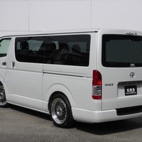 6930【新型】9型ハイエース スーパーGL ダークプライムⅡ 2WD 2,000cc (ガソリン車) 5人乗車 20kmのサムネイル