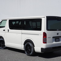 6781　オリジナルコントラストPKG　ハイエース　DX　2WD　2800cc　ディーゼル車　6人乗りのサムネイル