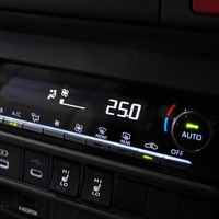 6849 9型ハイエース スーパーGL ダークプライムⅡ  2WD 2,800CC ディーゼル車 1ナンバー 2/5人乗りのサムネイル