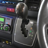 7190 平成28年式 ハイエース スーパーGL ダークプライム  2WD 2,000cc (ガソリン車)  2/5人乗車 8.8万kmのサムネイル