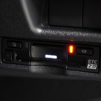6779 9型 ハイエース DX  2WD 2,800CC ディーゼル車 4ナンバー 3/6人乗りのサムネイル
