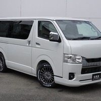 6923【新型】9型ハイエース スーパーGL  2WD 2,800cc (ディーゼル) 5人乗車 23kmのサムネイル