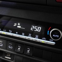 6935 9型ハイエース スーパーGL   2WD 2,800CC ディーゼル車 4ナンバー 2/5人乗りのサムネイル