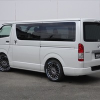 6923【新型】9型ハイエース スーパーGL  2WD 2,800cc (ディーゼル) 5人乗車 23kmのサムネイル