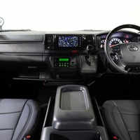 7142 令和1年式 ハイエース スーパーGL ダークプライムⅡ  2WD 2,800cc (ディーゼル車)  2/5人乗車 5.0万kmのサムネイル