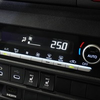 6990 令和8年式 ハイエース スーパーGL   2WD 2,800cc (ディーゼル車)  2/5人乗車 100km 車検:令和10年8月10日のサムネイル