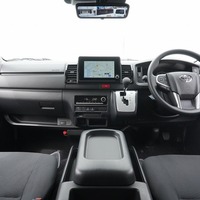 6923【新型】9型ハイエース スーパーGL  2WD 2,800cc (ディーゼル) 5人乗車 23kmのサムネイル