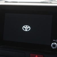 6990 令和8年式 ハイエース スーパーGL   2WD 2,800cc (ディーゼル車)  2/5人乗車 100km 車検:令和10年8月10日のサムネイル