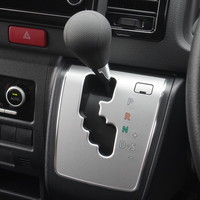 6995【新型】9型ハイエース スーパーGL  2WD 2,800cc (ディーゼル) 5人乗車 20kmのサムネイル