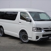 6885 【新型】ハイエース ワゴンGL 2WD 2,700cc (ガソリン) 10人乗車 31kmのサムネイル
