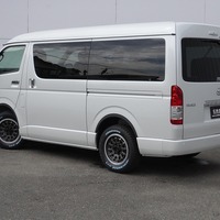 6885 【新型】ハイエース ワゴンGL 2WD 2,700cc (ガソリン) 10人乗車 31kmのサムネイル
