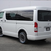 6885 【新型】ハイエース ワゴンGL 2WD 2,700cc (ガソリン) 10人乗車 31kmのサムネイル
