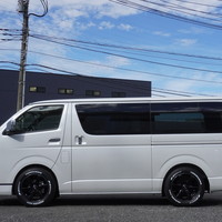 6867　オリジナルPKG　ハイエース　スーパーGL　ダークプライムⅡ　2WD　2800cc　ディーゼル車　5人乗りのサムネイル