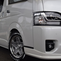 7107　登録済未使用車 9型ハイエースバン ワイドボディ DARK PRIMEⅡ 2,800cc(ディーゼル車) 2WD 2/5人乗車のサムネイル