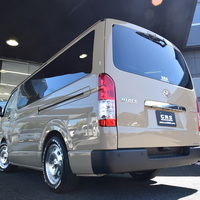 6956　9型ハイエースバン スーパーGL アースカラーパッケージ 2WD 2,800cc ディーゼル 2/5人乗りのサムネイル